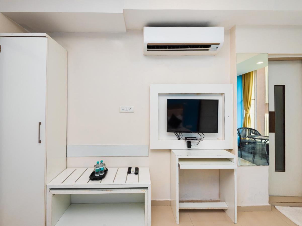 Hotel Aura - Near Malad Link Road Gorai Ngoại thất bức ảnh