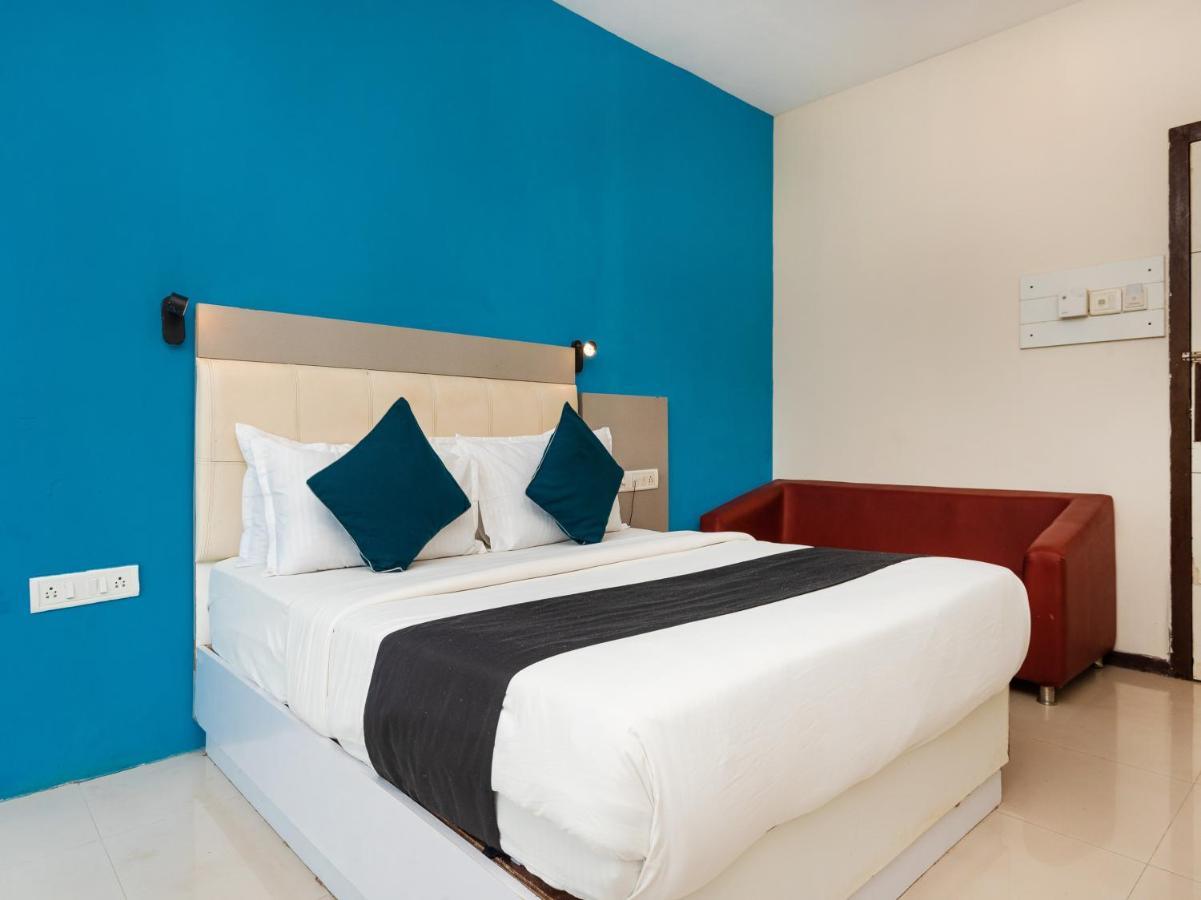 Hotel Aura - Near Malad Link Road Gorai Ngoại thất bức ảnh